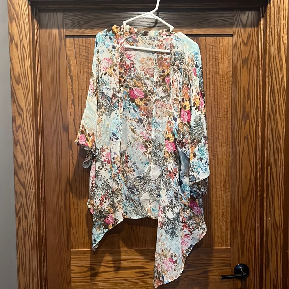 Stitch fix Paradigma Women’s medium MD floral kimono cardigan blouse